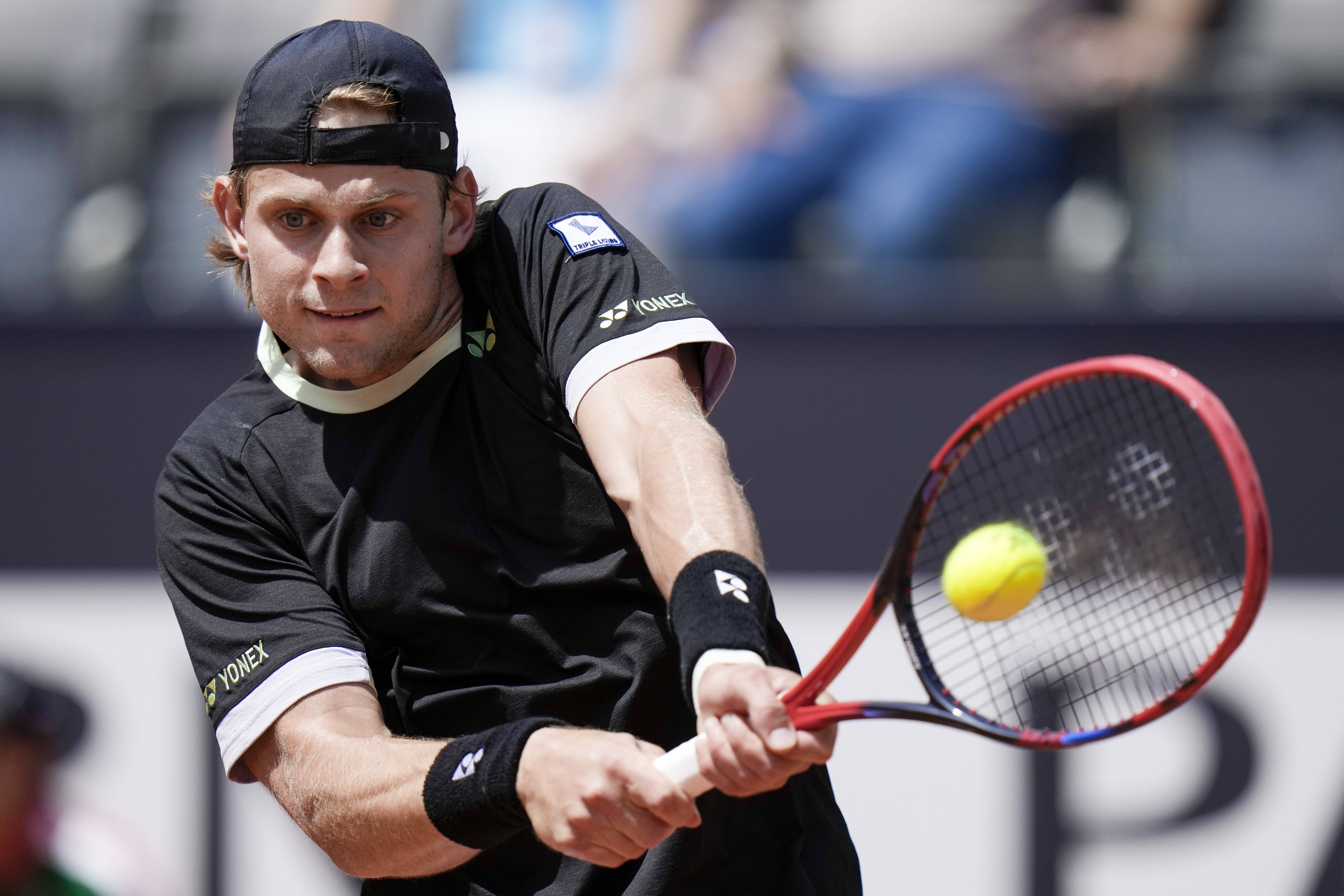 西班牙网球队险胜美国网球队,纳达尔完成帽子戏法的简单介绍 西班牙网球队险胜美国网球队,纳达尔完成帽子戏法的简单介绍