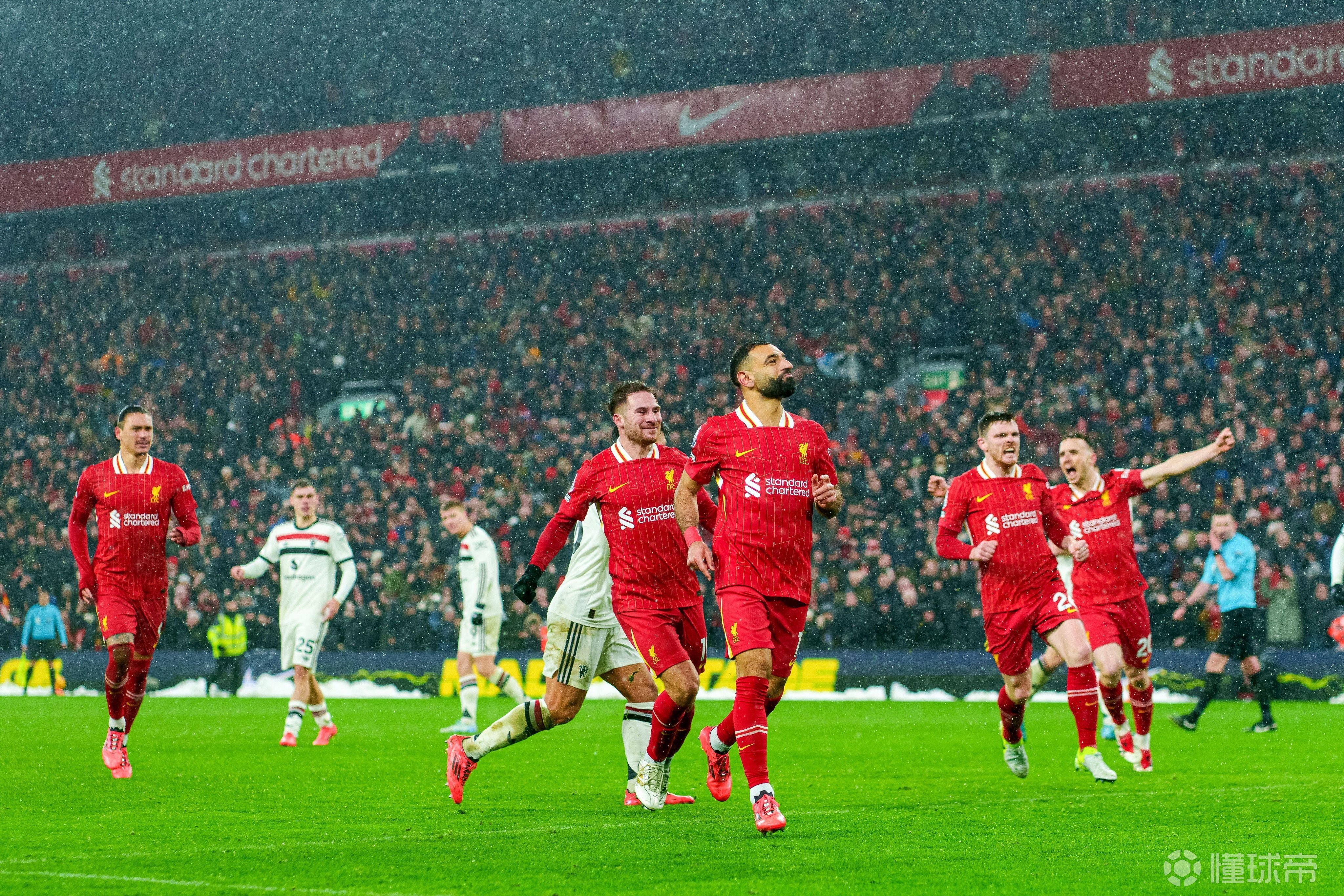 包含曼联队在客场比赛中再次胜出的词条 包含曼联队在客场比赛中再次胜出的词条