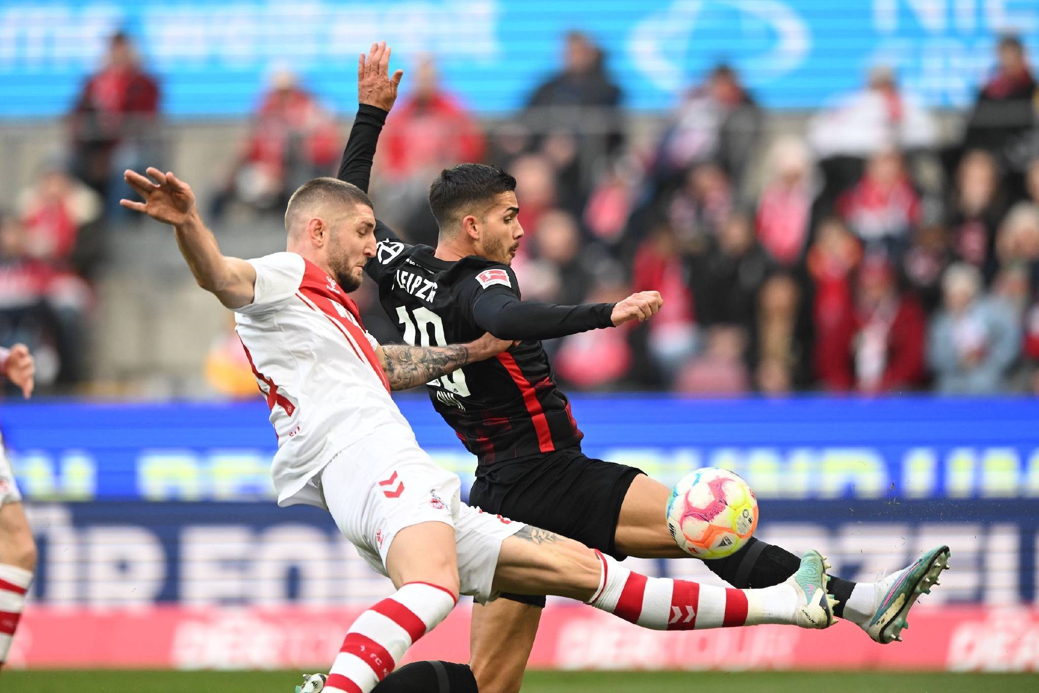 关于阿贾克斯主场五球大胜,继续保持不败记录的信息 关于阿贾克斯主场五球大胜,继续保持不败记录的信息