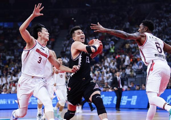 雷加利斯主场不敌对手,遭遇两连败的简单介绍 雷加利斯主场不敌对手,遭遇两连败的简单介绍