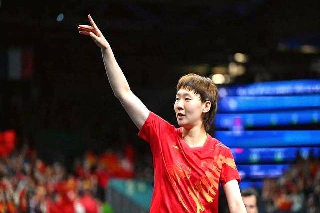 关于虎视眈眈！女队员在比赛中激战热血的信息