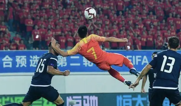 主队力压对手，取得关键胜利的简单介绍