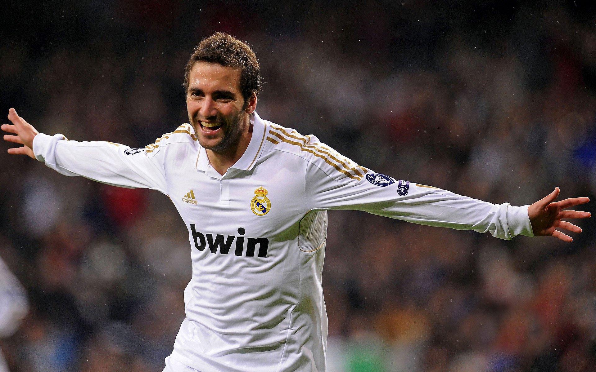 LOL英雄联盟赛事指南-德甲争冠战焦点战，比利时鏖战佛罗伦萨，一场跨越时空的足球对话